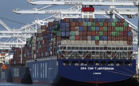 路透：美国股价指数期货下跌，美国对中国商品加征关税生效