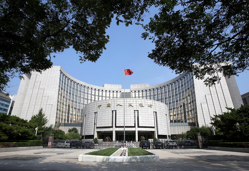 中国央行宣布全面+定向降准 降融资成本应对下行压力