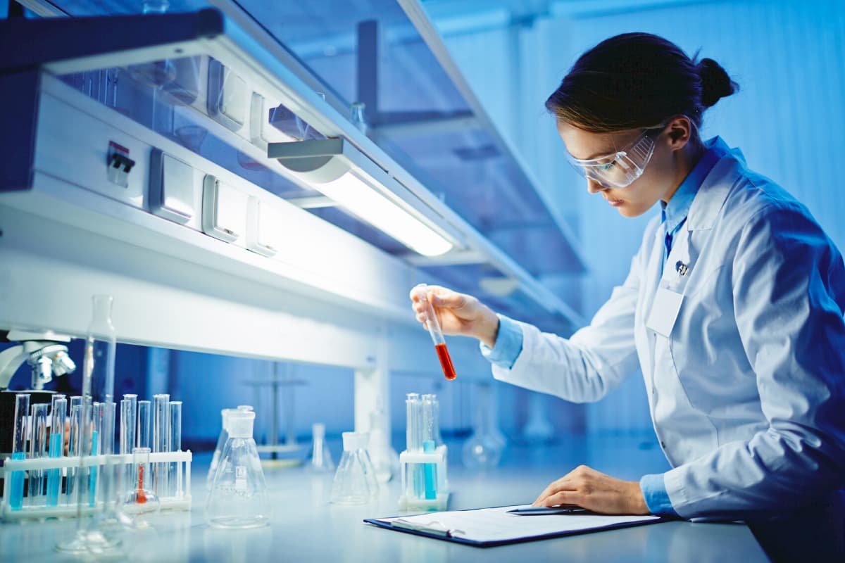 5年持有策略下的隐藏赢家：CRISPR Therapeutics 与 Regeneron 谁能翻身？