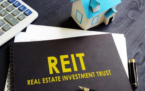 高股息股票看好未来：Ryman Hospitality Properties与Realty Income值得长期持有