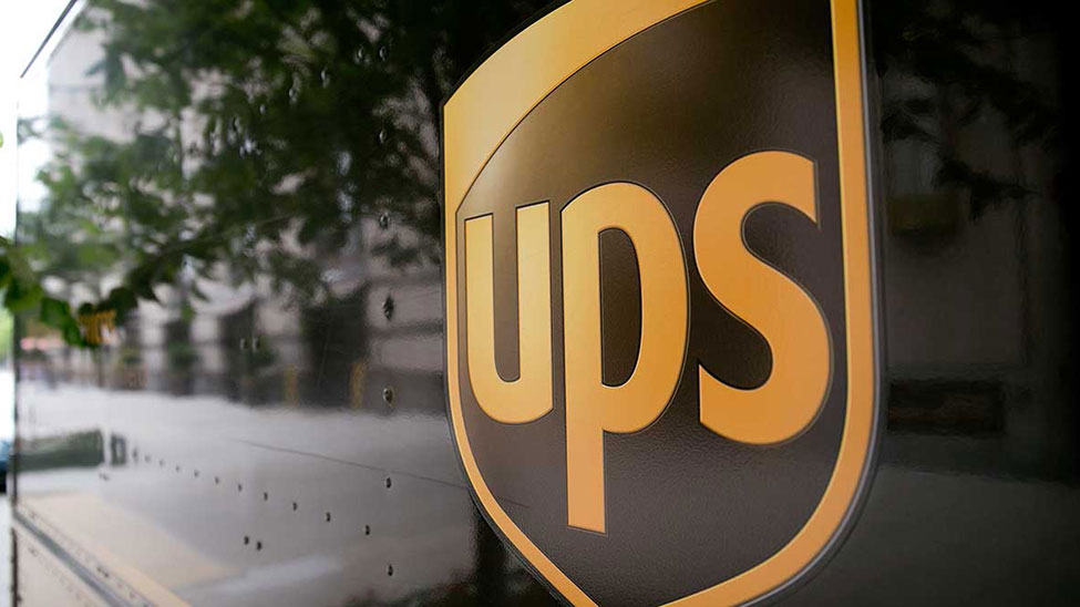 股息高达6.4%，UPS(美国联合包裹)能否抵御关税风暴？重塑战略与国际贸易冲击中的投资机会