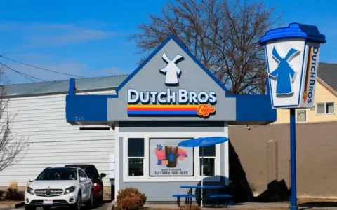 得来速咖啡的革命者：Dutch Bros 如何挑战 Starbucks，引领下一代咖啡消费？