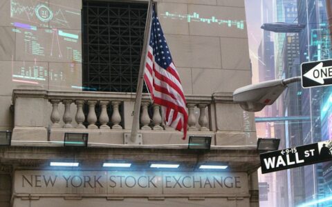 2025 年 AI 股市高位震荡，这两家被忽视的价值公司或成最佳避险标的