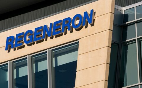 股价回调后的生物科技龙头：Regeneron 再生元制药是否值得逢低布局？